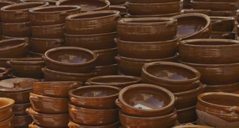 ¿Se pueden usar cazuelas de barro común en placas vitrocerámicas?